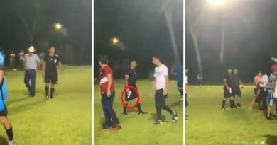 Árbitro saca pistola