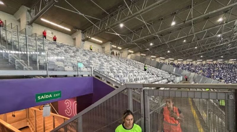 El sector visitante del Mineirão quedó vacío durante el partido entre Libertad y Cruzeiro en la Conmebol Sudamericana 2024