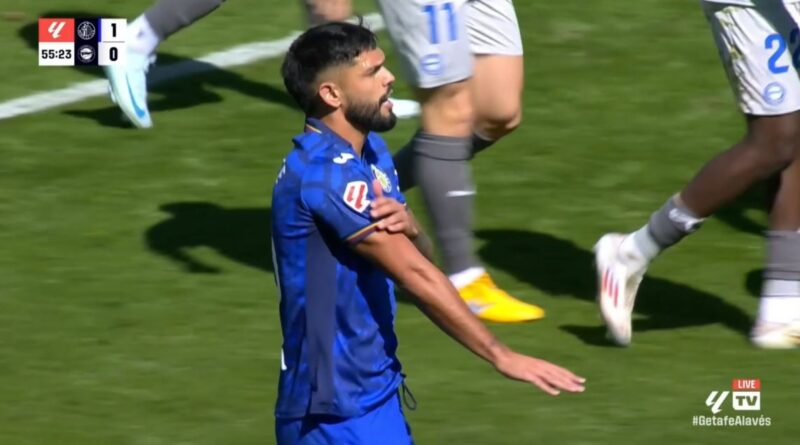 Omar Alderete durante el partido del Getafe contra Alavés, destacando en la defensa y generando la jugada del penal decisivo