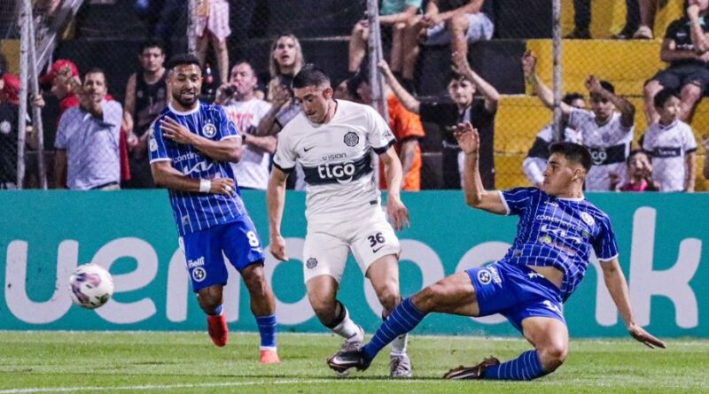 Estadio Ueno Villa Alegre lleno de hinchas de Olimpia previo al partido contra Sol de América en el Torneo Clausura 2024