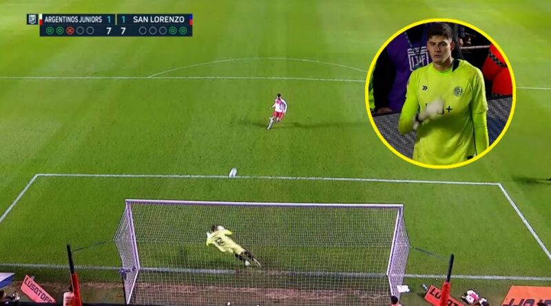 Orlando Gill, arquero paraguayo de San Lorenzo, celebra una gran atajada en el Torneo Apertura.