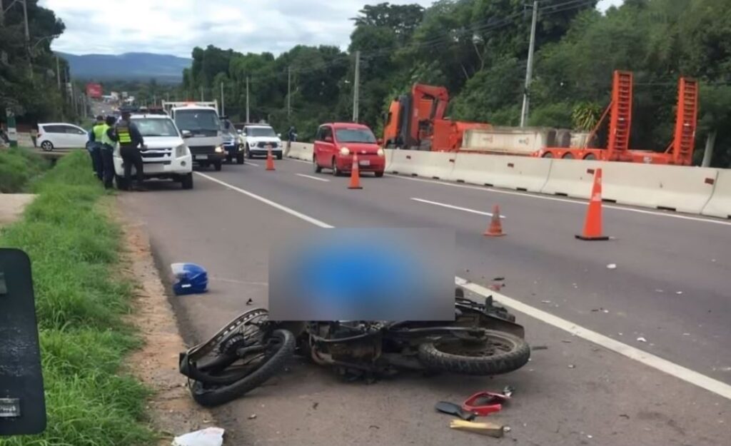Ruta PY02 en Cerro Guy, Ypacaraí, lugar donde ocurrió el accidente fatal entre una motocicleta y un camión.